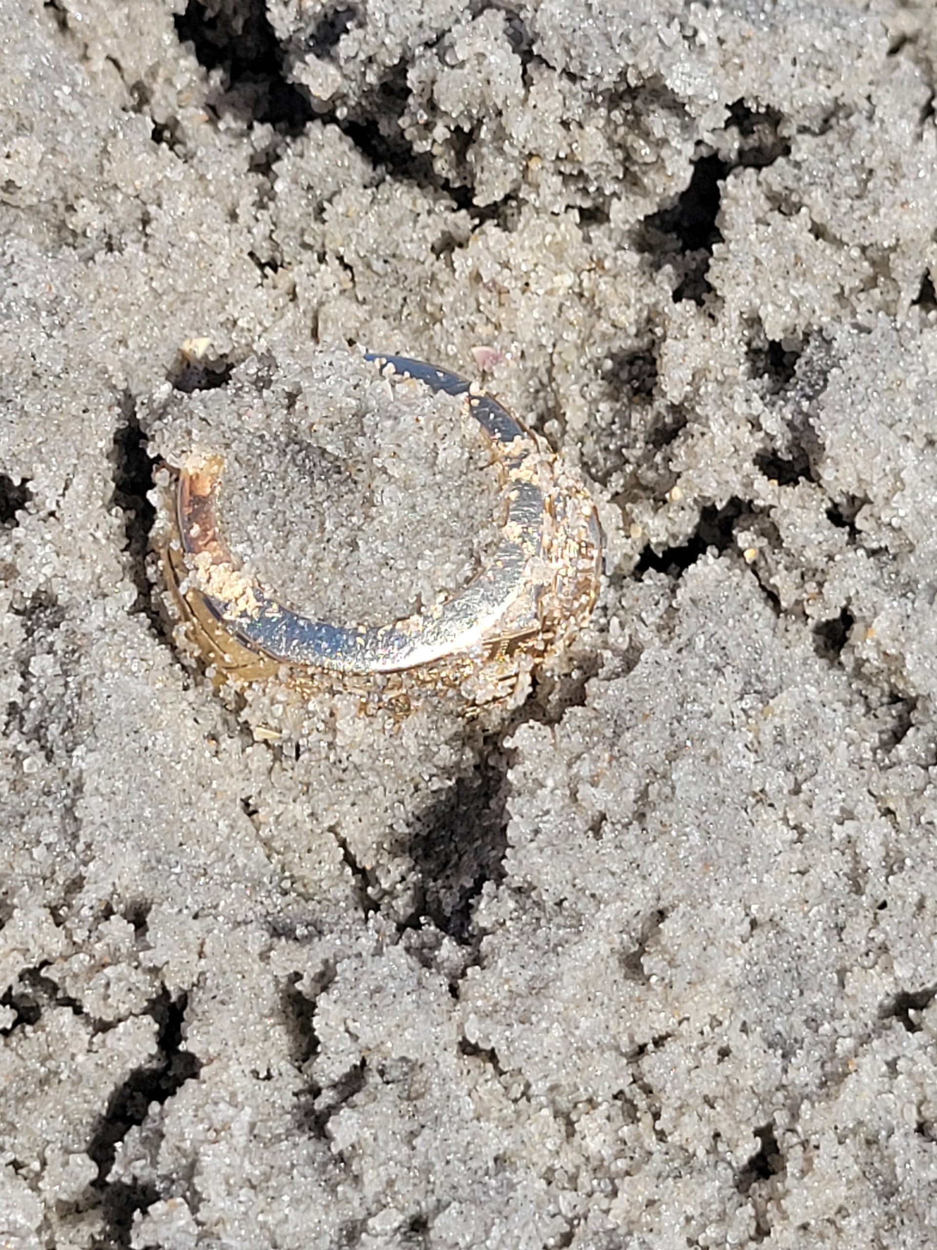 class ring lost in the sand