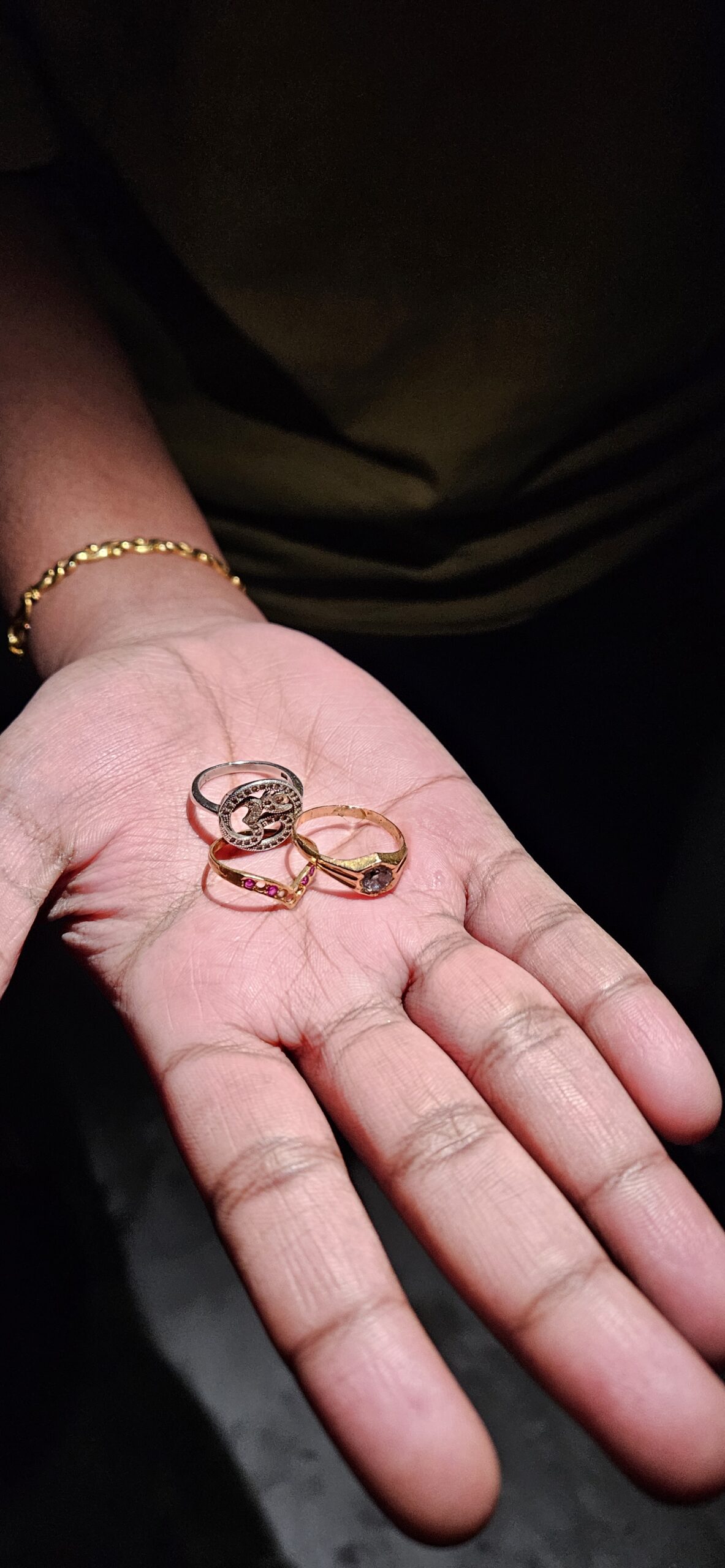 New Jersey ring finder finds gold ring in the snow