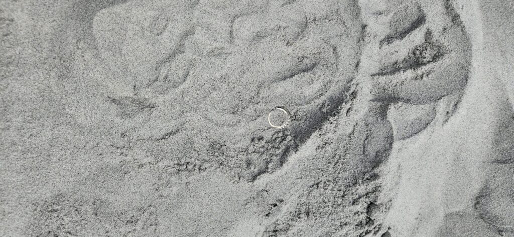 how to find a lost ring in the sand